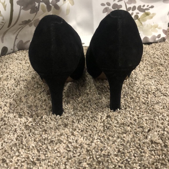 Clarks Artisan Style Suede Black Heels Size 6.5 EUC - Picture 3 of 4